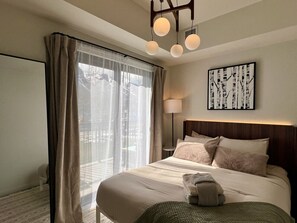 4 bedrooms, desk, iron/ironing board, WiFi - NEW Condo w/ VIEWS — Sleeps 9 w/ Pool, Hot Tub! (Canmore)