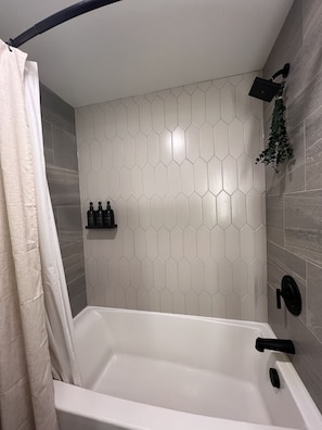 Hair dryer, towels - NEW Condo w/ VIEWS — Sleeps 9 w/ Pool, Hot Tub! (Canmore)