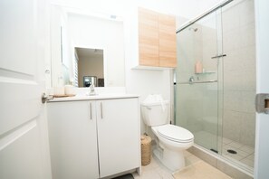 Towels, soap, shampoo, toilet paper - Cozy Princeton Getaway (Homestead)