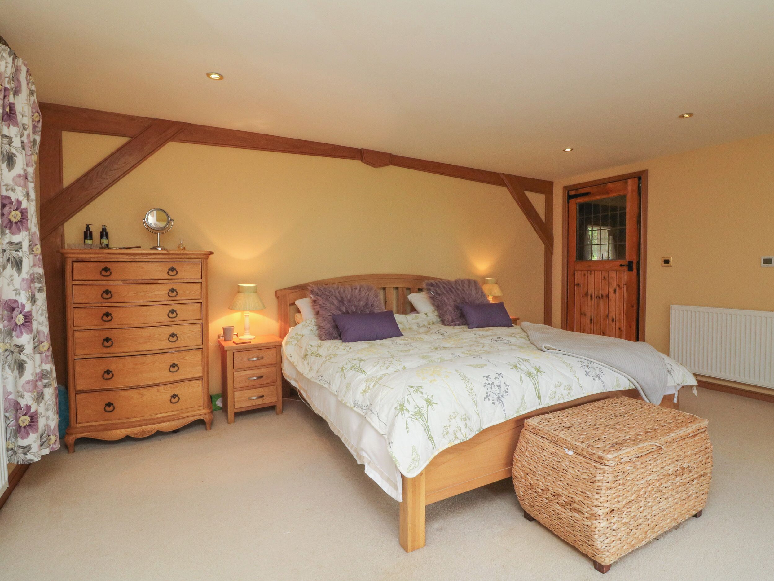 4 bedrooms, individually decorated, individually furnished, free WiFi