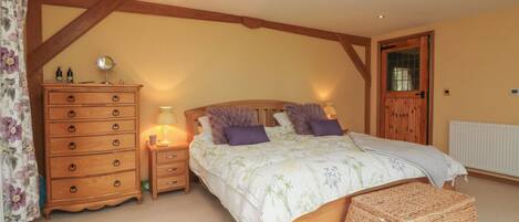 4 bedrooms, individually decorated, individually furnished, free WiFi