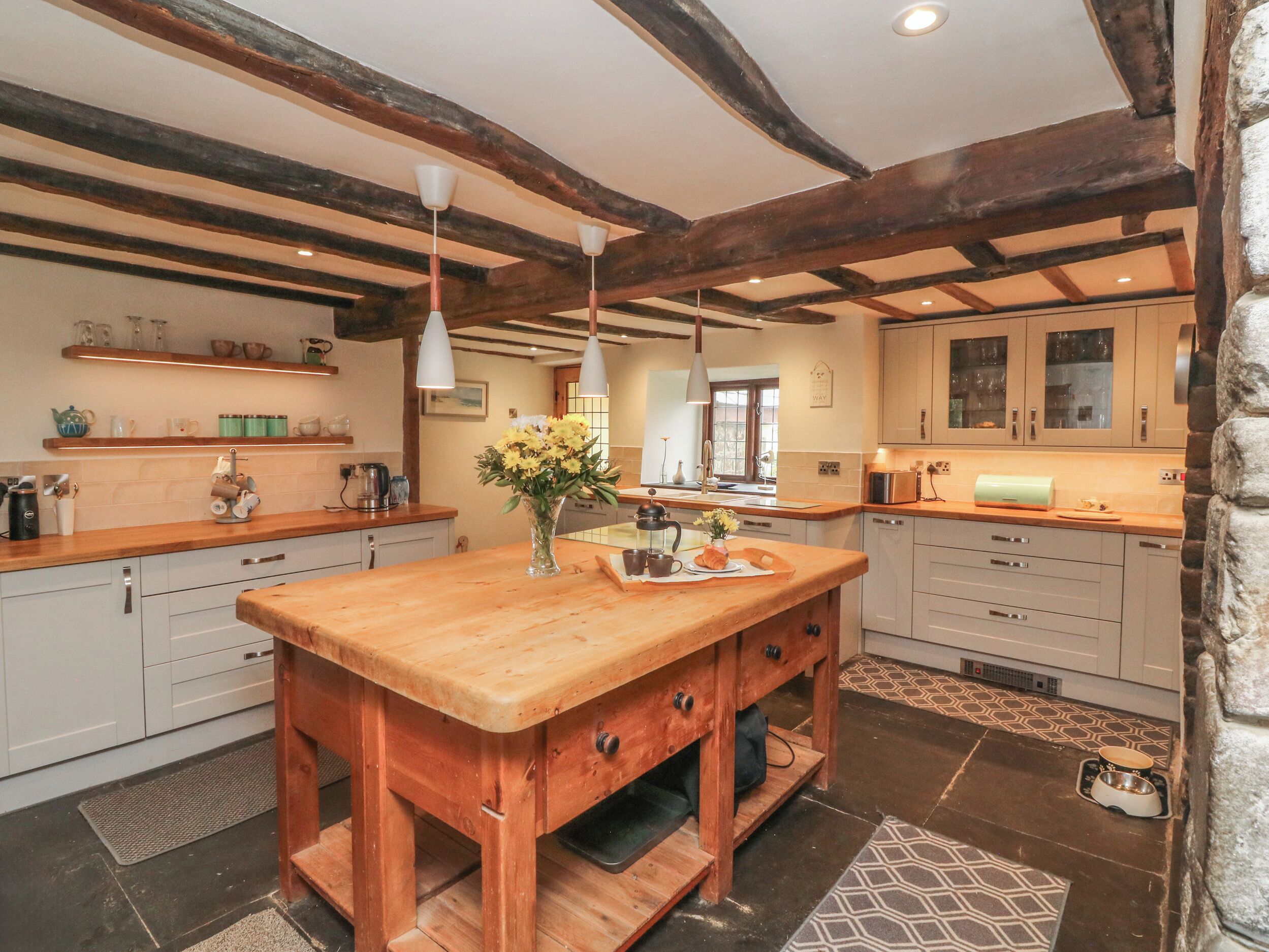 เครื่องครัว/จาน/ช้อนส้อม