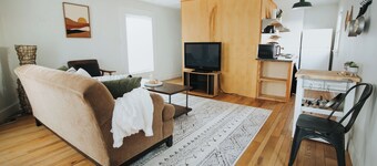 Easy Walk to Downtown Mall, Bohemian Digs!