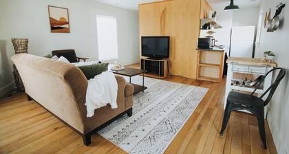 Easy Walk to Downtown Mall, Bohemian Digs!