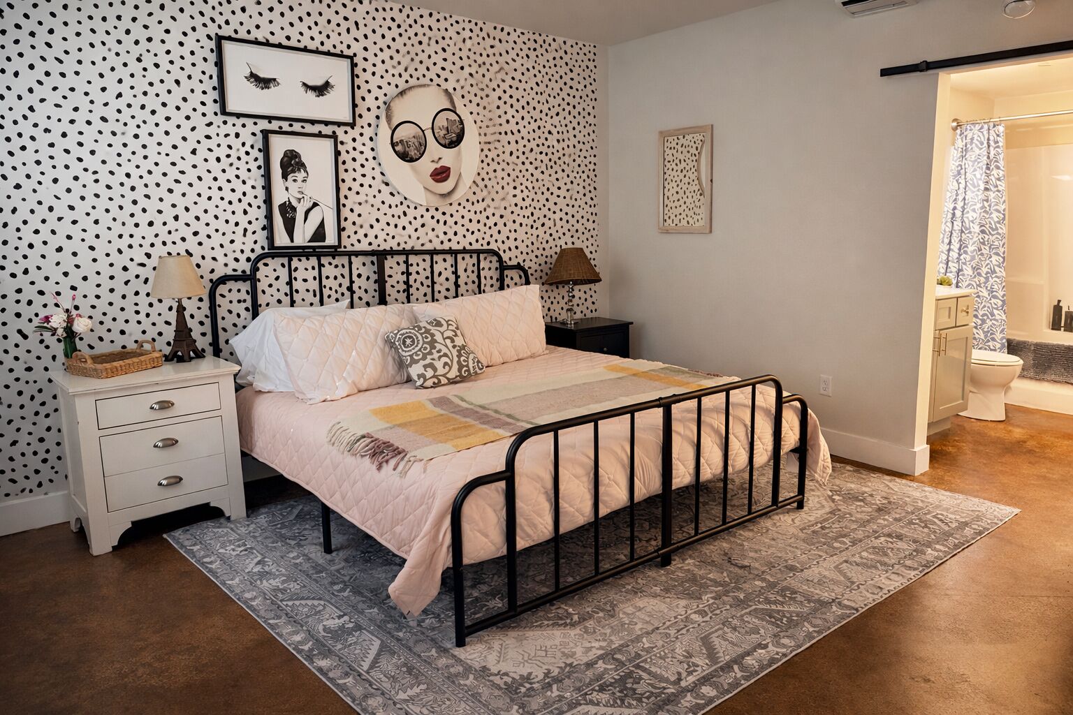 5 عدّة غرف نوم ومكتب ومكواة/لوح كي وسرير سفر