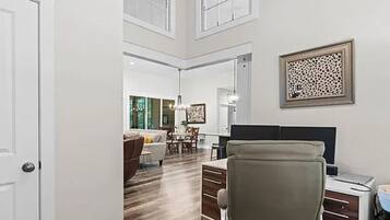 Smart-tv en een open haard