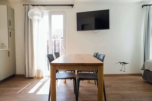 Dining - Trendy Bellavista Haven for 2 – Perfect Location! (Providencia)