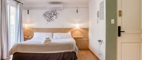 Fer et planche à repasser, Wi-Fi gratuit, draps fournis