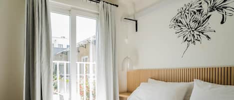 Iron/ironing board, free WiFi, bed sheets