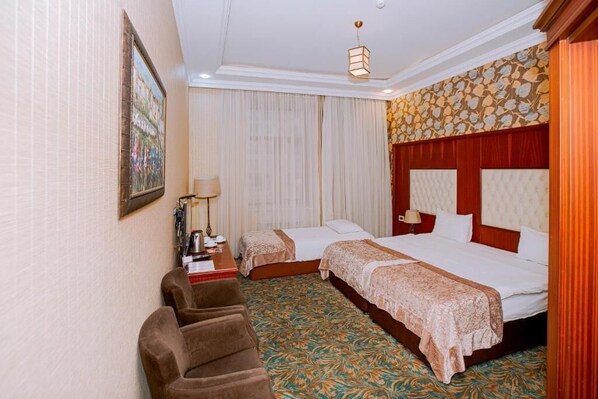 Comfort Triple Room, City View | Bathroom | Free toiletries, hair dryer, slippers, towels - Clover Hotel (Baku)