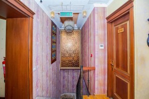 Computer monitors, printers - Clover Hotel (Baku)