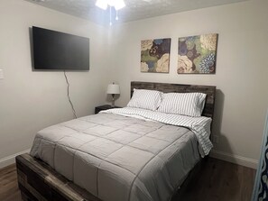 4 habitaciones, tabla de planchar con plancha, wifi y ropa de cama