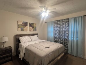 4 habitaciones, tabla de planchar con plancha, wifi y ropa de cama