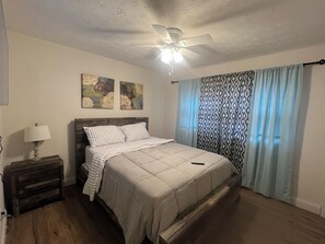 4 habitaciones, tabla de planchar con plancha, wifi y ropa de cama