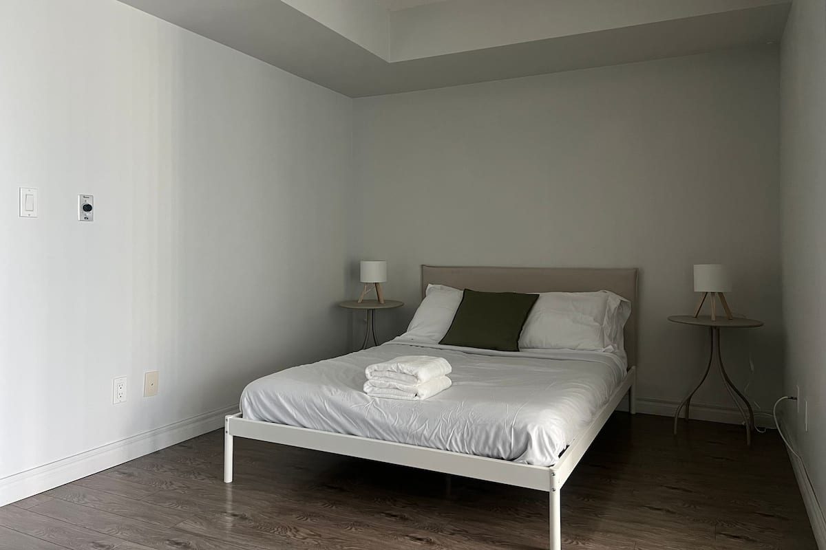 Rideaux occultants, fer et planche à repasser, Wi-Fi gratuit