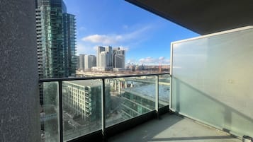 Apartemen Premium, 1 Tempat Tidur Double dengan tempat tidur Sofa, pemandangan kota | Pemandangan balkon