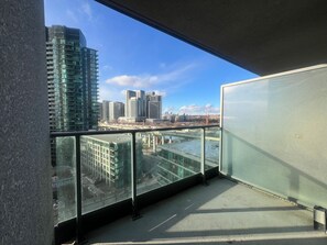 Premium appartement, 1 tweepersoonsbed met slaapbank, uitzicht op de stad | Uitzicht vanaf balkon