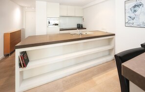 Coffee/tea maker, fridge, microwave, stovetop - 3 bedroom nice apartment in Oostende (Oostende)