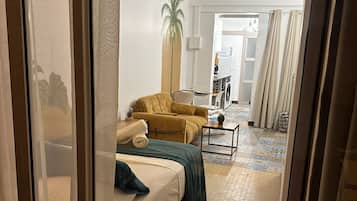 Planxa i posts de planxar i roba de llit