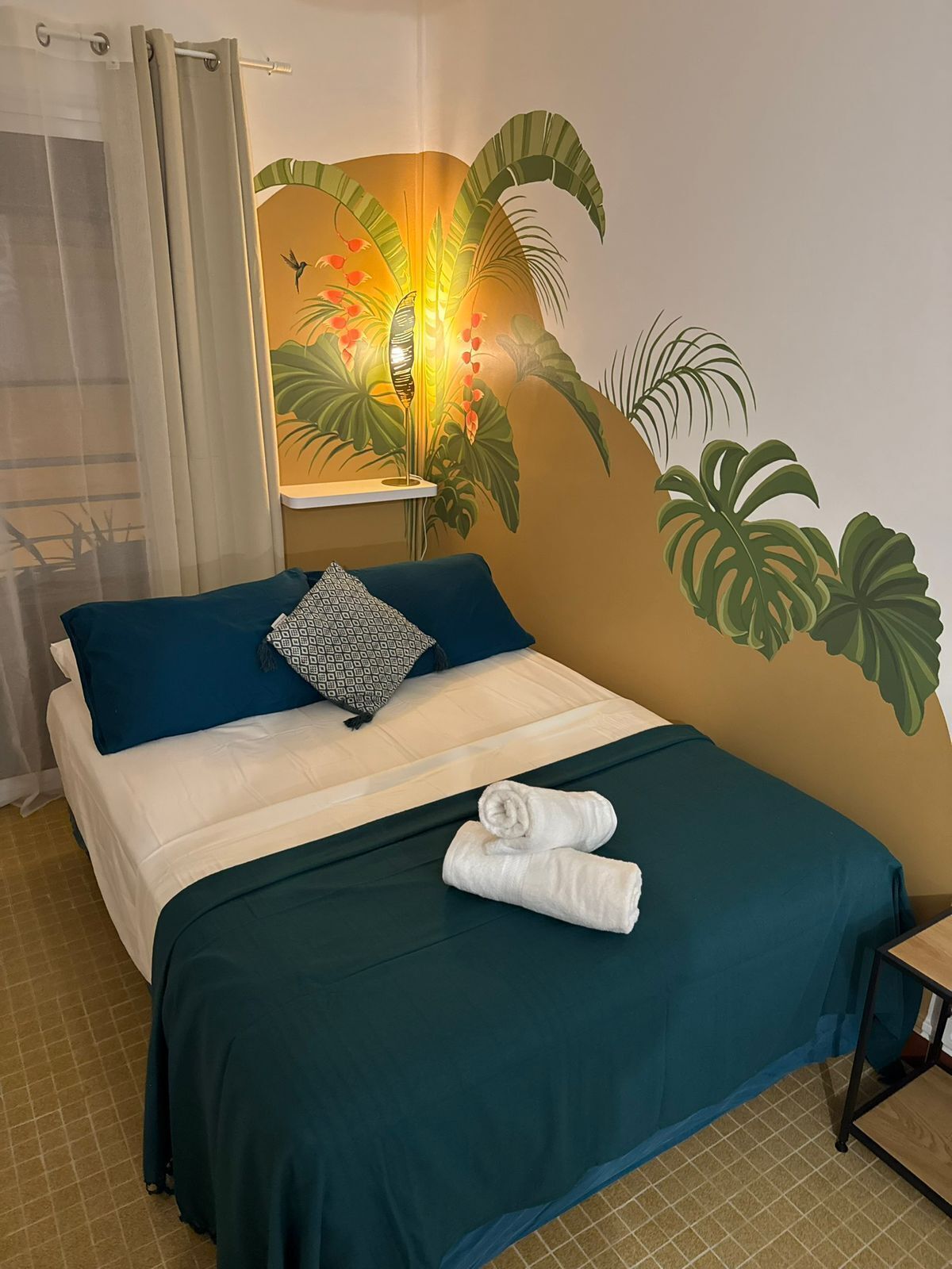 1 chambre, fer et planche à repasser, draps fournis