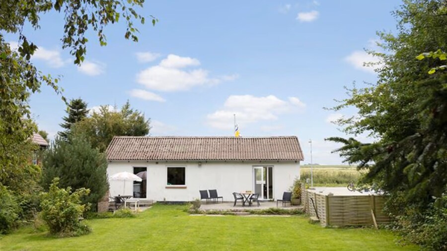 House With Large Garden, Campfire hut