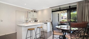 Parnwell Villa Apartment - The Tropical Oasis