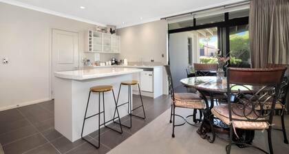 Parnwell Villa Apartment - The Tropical Oasis