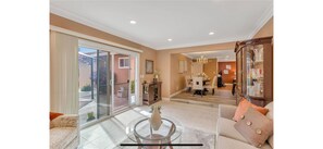 Interior - Charming 2-bedroom house with AC in Milpitas (Milpitas)