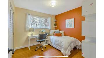 2 quartos, acesso à internet, roupa de cama