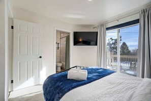 5 Schlafzimmer, Schreibtisch, Bügeleisen/Bügelbrett, Reisekinderbett
