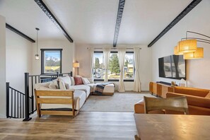 Fernseher, Kamin, Arbeitsbereiche