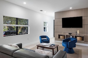 Televisión, videojuegos y oficina