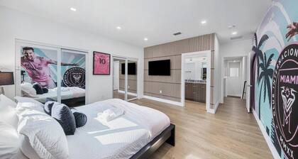 Luxury Miami Duplex | Sleeps 36 | 2 Hot Tubs