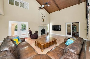 Living area - Wonderful 3-bedroom house Pool 5min to Beach (Largo)