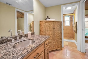 Shower, hair dryer, towels, soap - Wonderful 3-bedroom house Pool 5min to Beach (Largo)