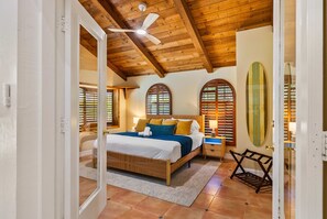 6 habitaciones, escritorio y tabla de planchar con plancha 