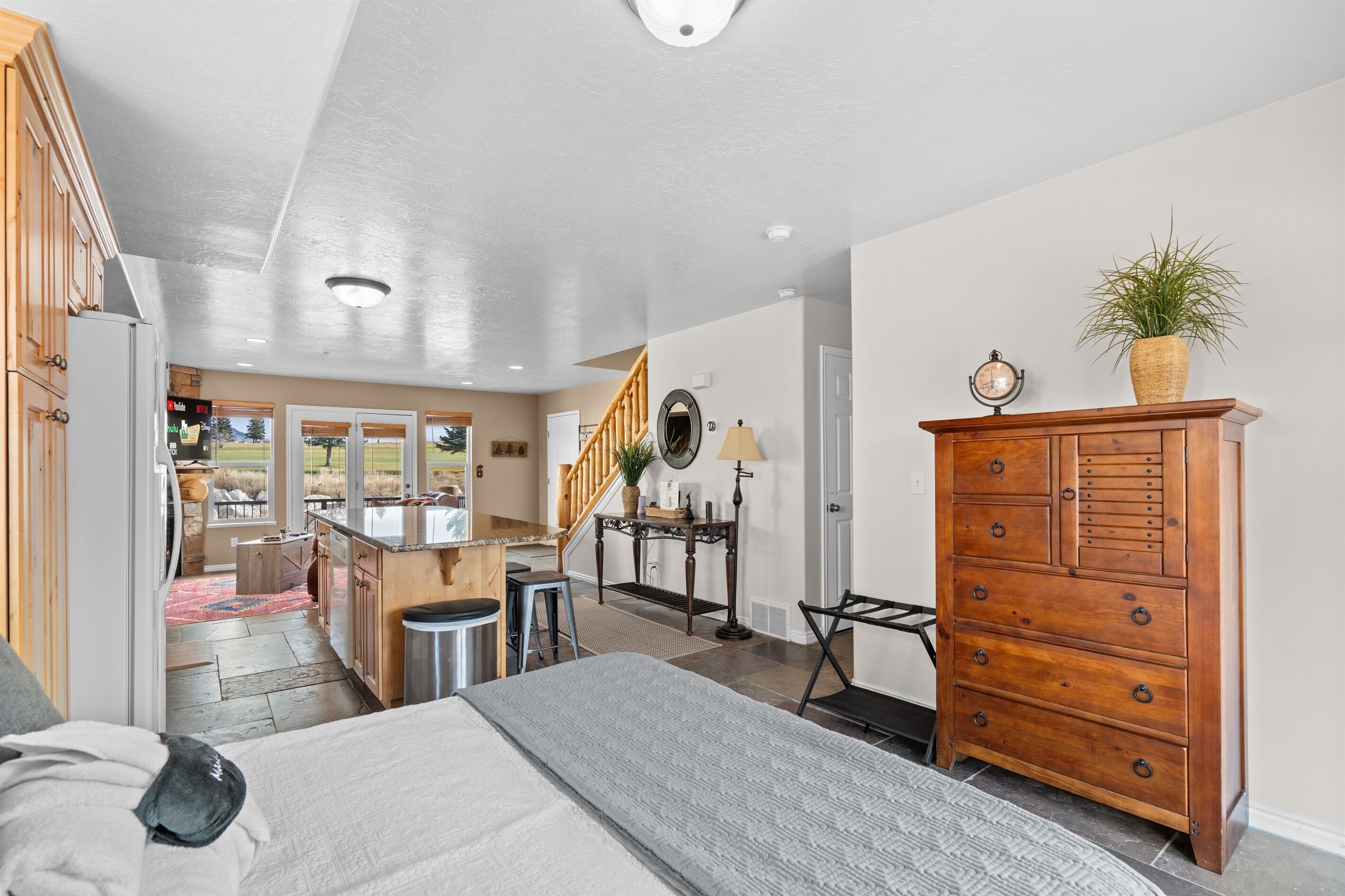 Tabla de planchar con plancha, cuna de viaje y wifi gratis 