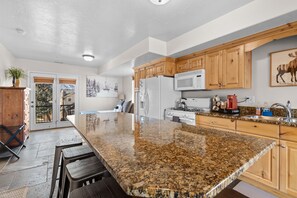 Fridge, microwave, oven, stovetop - Hidden Moose Lodge MH610 | Near Snowbasin|Eden, Ut (Eden)