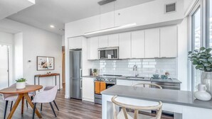 Unclassified image, 5 of 12, button - Modern 2-Bedroom near Downtown | BLVD Beltline (Calgary)