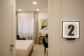 In-room safe, desk, blackout drapes, iron/ironing board - Cosmo Vatican Rooms (Rome)