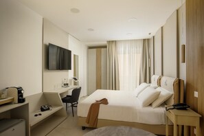 Standard-dobbeltværelse - 1 kingsize-seng | Minibar, pengeskab på værelset, skrivebord, mørklægningsgardiner