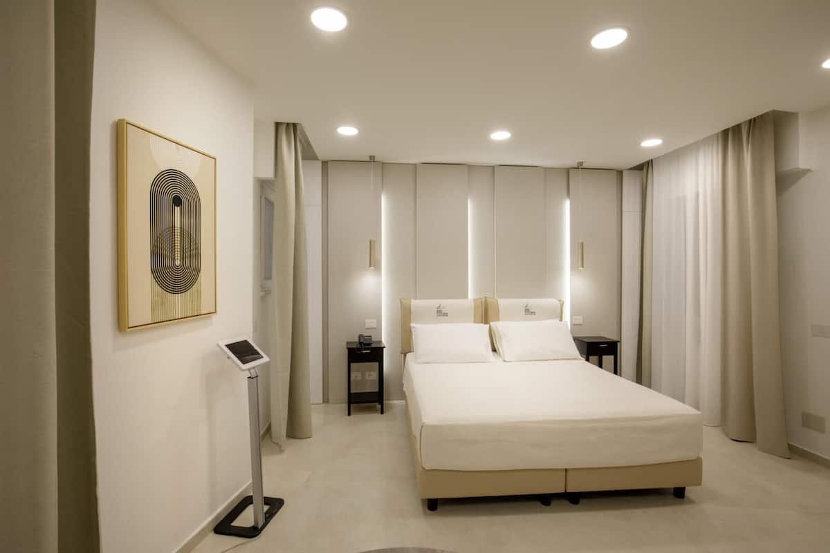 Standard-Doppelzimmer, 1 King-Bett | Minibar, Zimmersafe, Schreibtisch, Verdunkelungsvorhänge