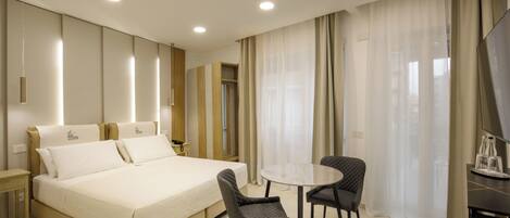 Chambre Double Standard | Minibar, coffres-forts dans les chambres, bureau, rideaux occultants