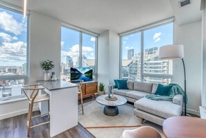 TV - Cozy & Chic 1BR in Calgary | BLVD Beltline (Calgary)
