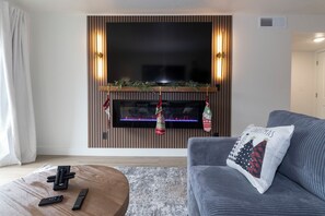 Smart TV, fireplace