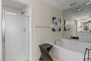 Shower, hair dryer, towels - Beach Front Unit - Amazing Views - Tops'l Resort - Free Pickleball (Miramar Beach)