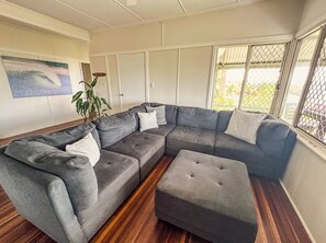 Smart TV - Ocean View Beach House - Barlows Hill (Barlows Hill)