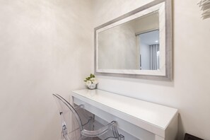 Premium-Apartment, 2 Schlafzimmer, Stadtblick | Wohnbereich