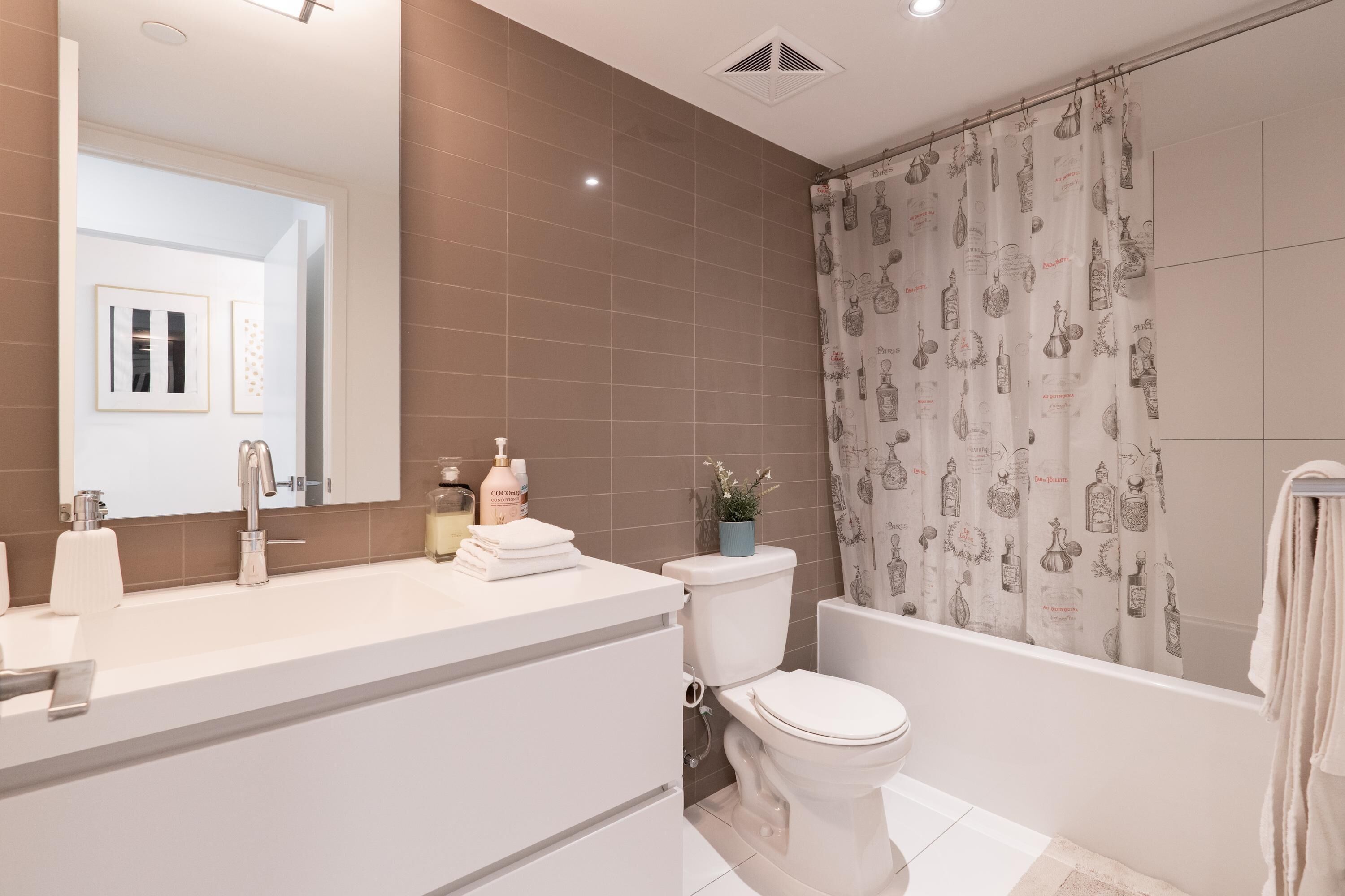 Premium Apartment, 2 Bedrooms, City View | Bathroom | Free toiletries, hair dryer, towels, soap