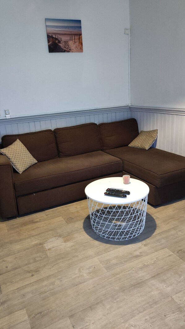 Living area - Ground floor apartment with terrace 100 meters from the beach. (Berck)